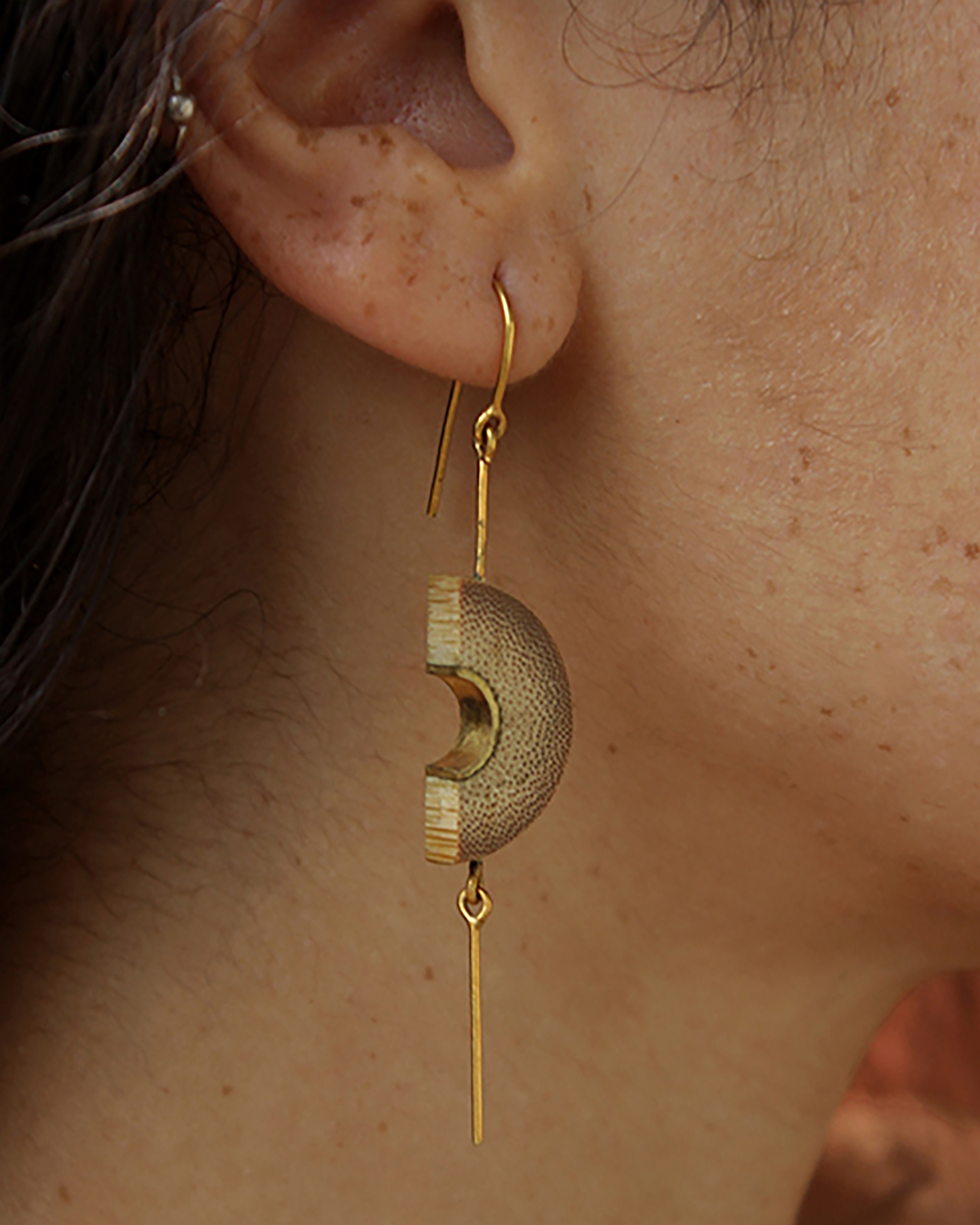 Muskaan Gold Dangle Arc