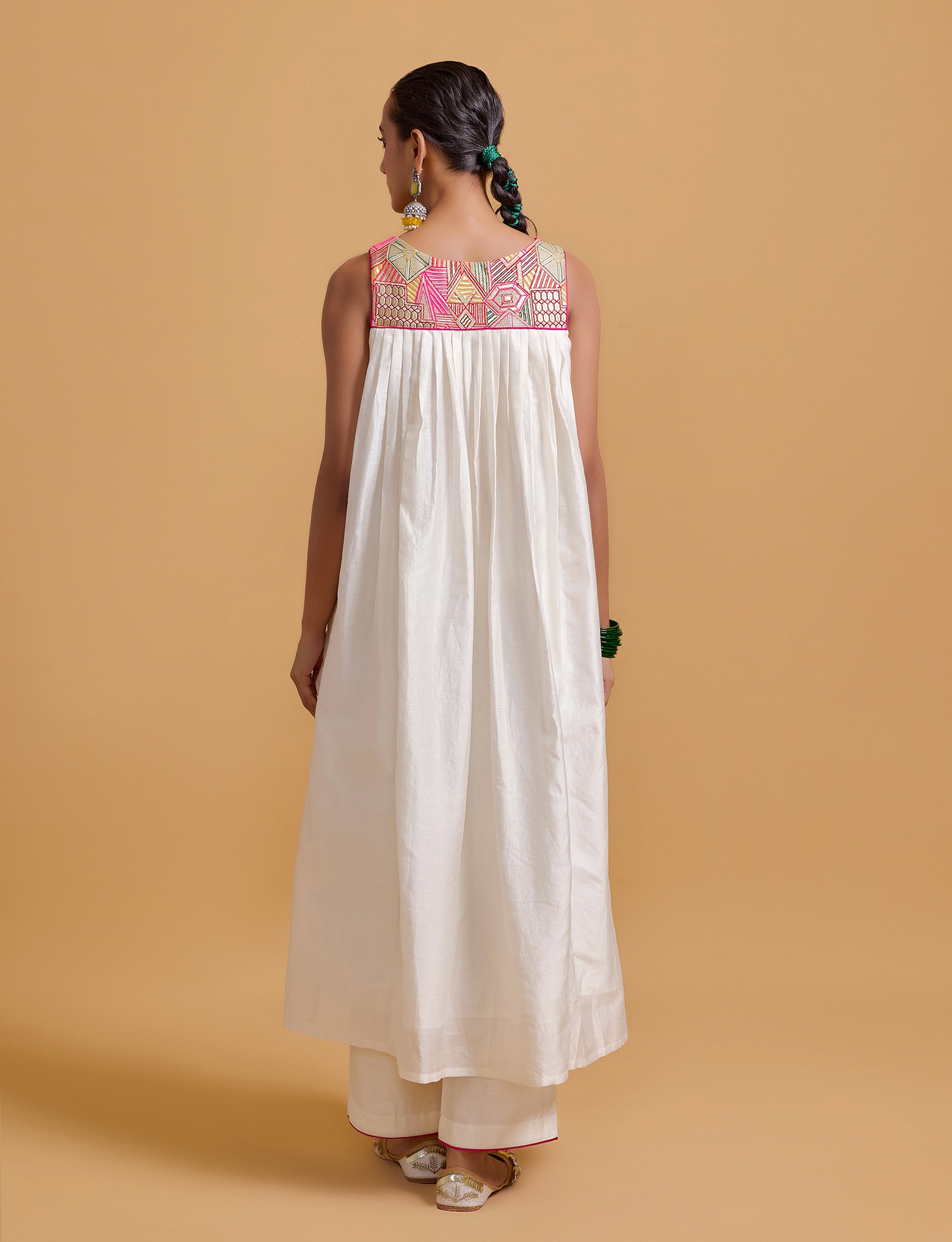 Mithai Offwhite Sleeveless Kurta Set