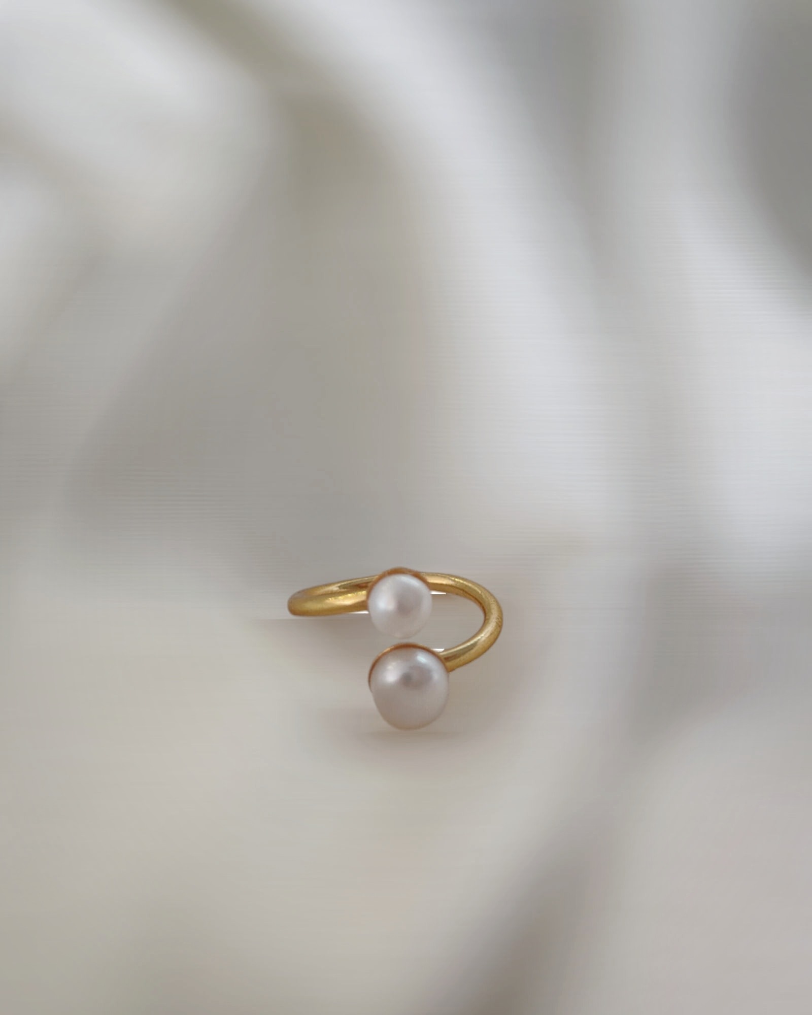 THE PEARL KNUCKLE RING