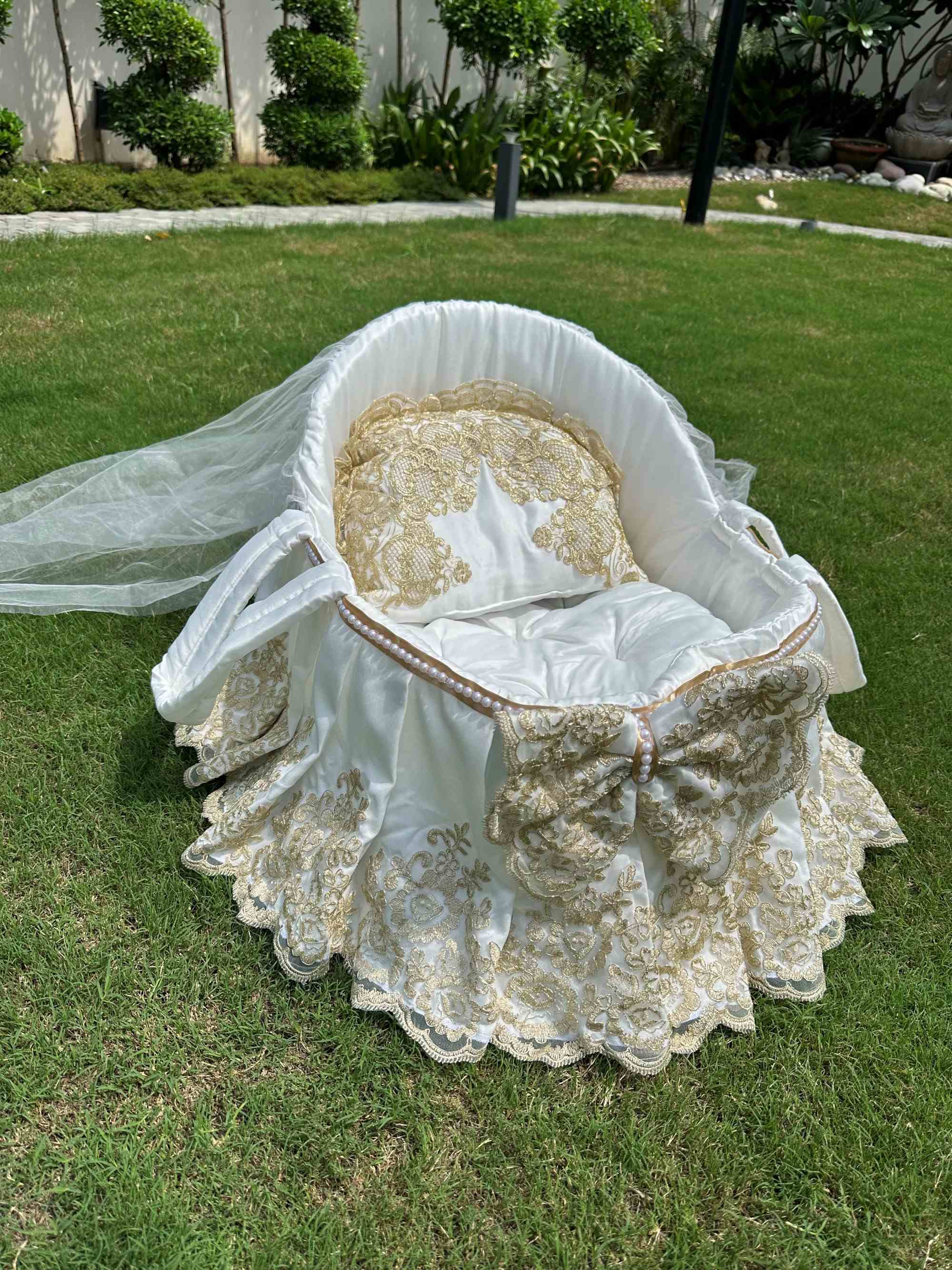 Champagne Charm Cocoon Imperial Nest