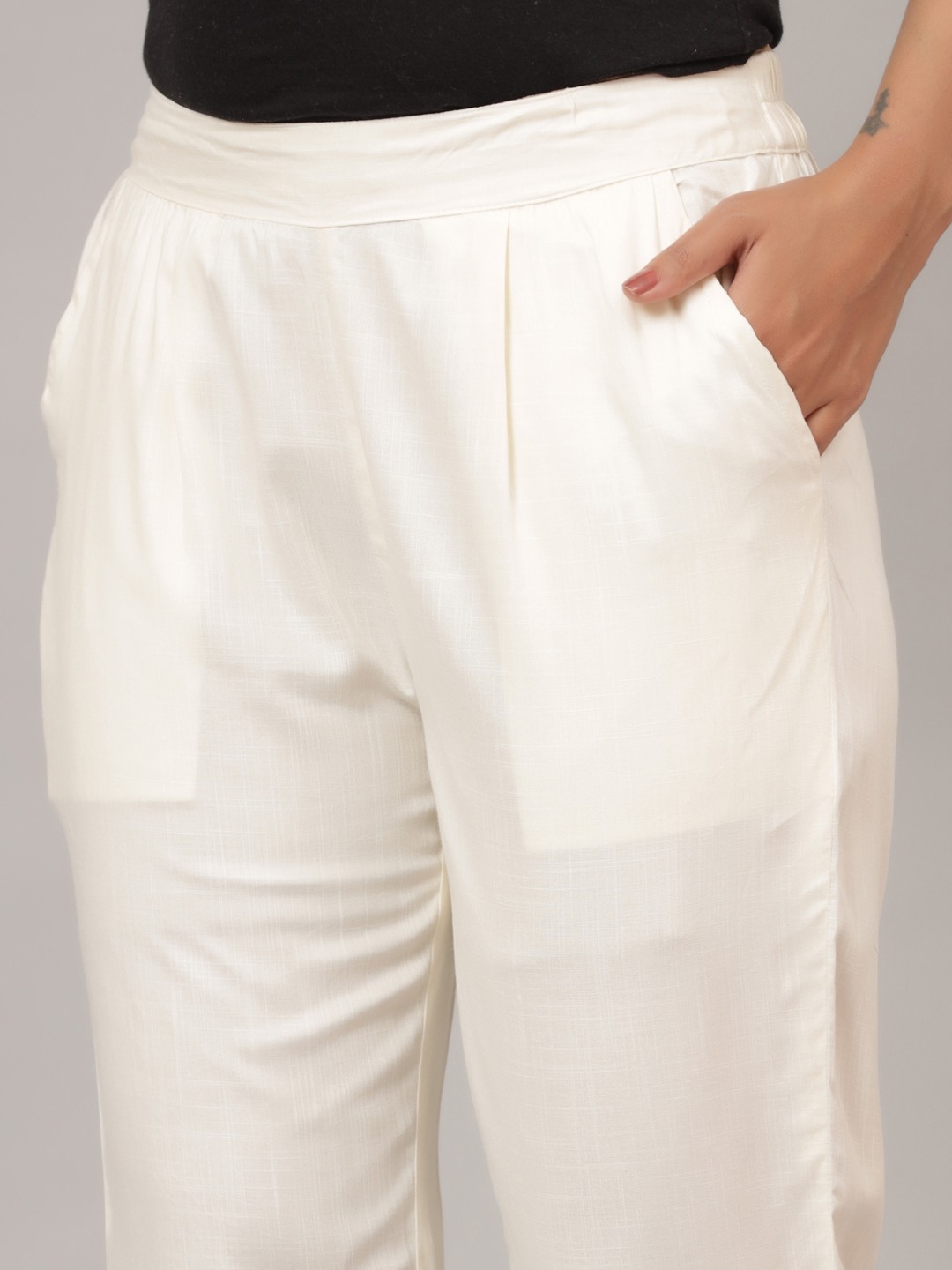 Women Cropped Regular Trousers