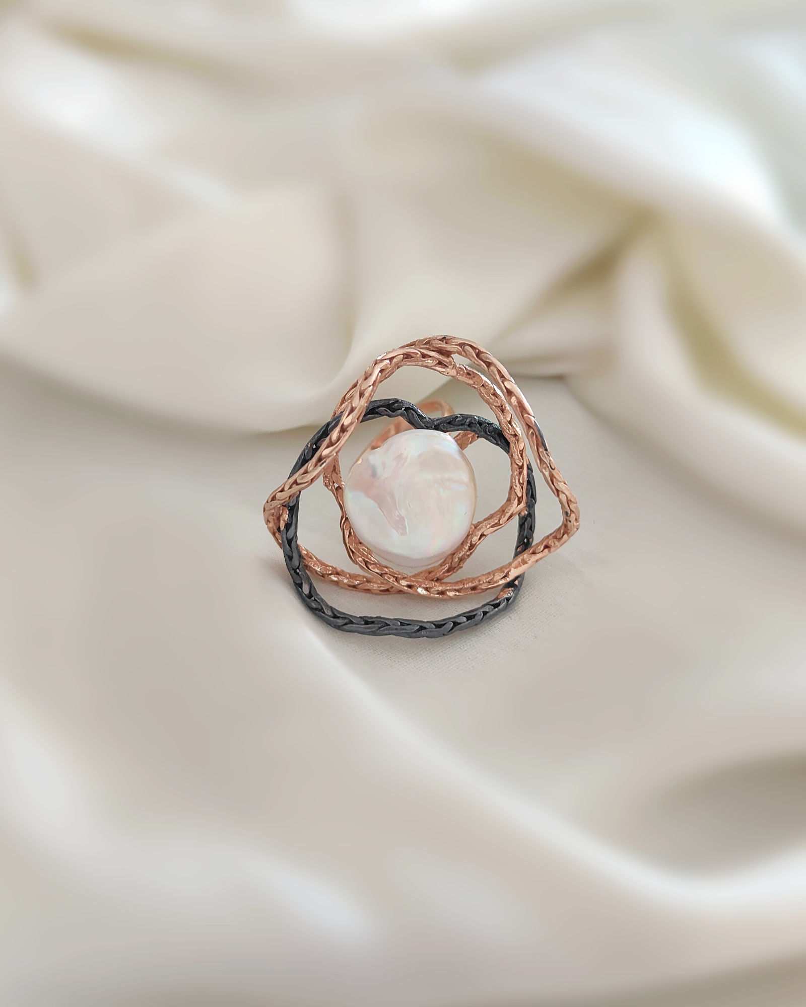 The dark mess ring