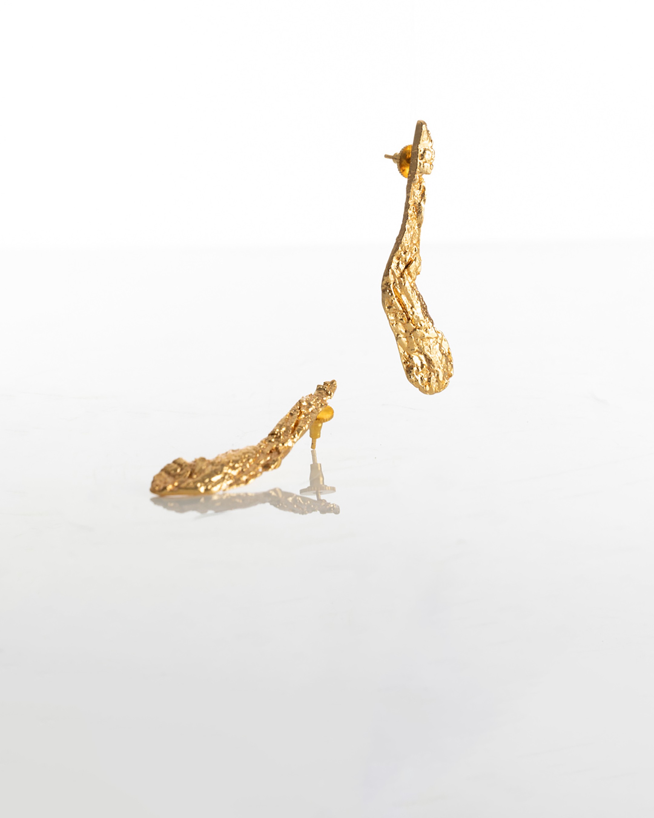 Oak curved earrings