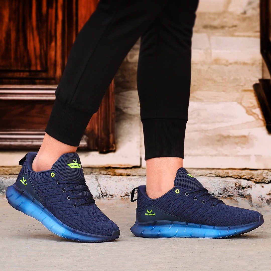 New stylish sports shoes top