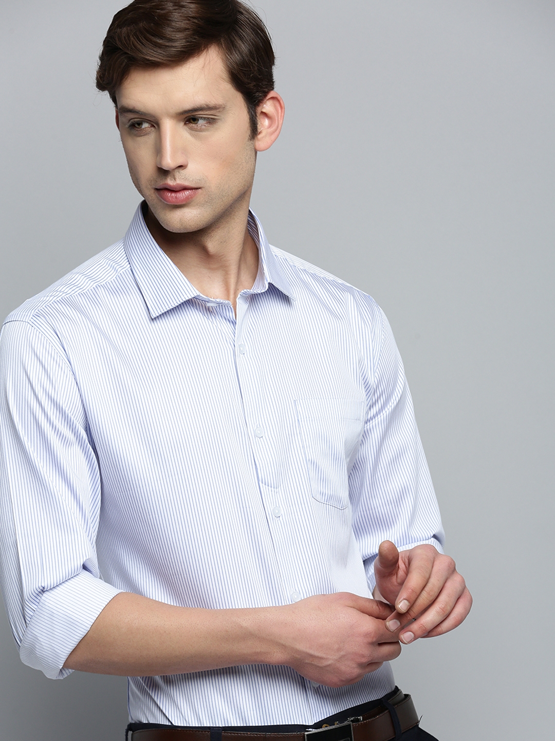 Showoff | SHOWOFF Men's Spread Collar White Striped Shirt 0