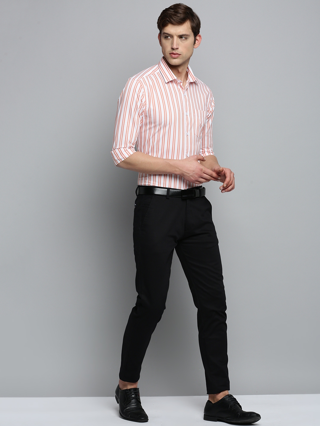 Showoff | SHOWOFF Men's Spread Collar Self Design White Smart Shirt 4