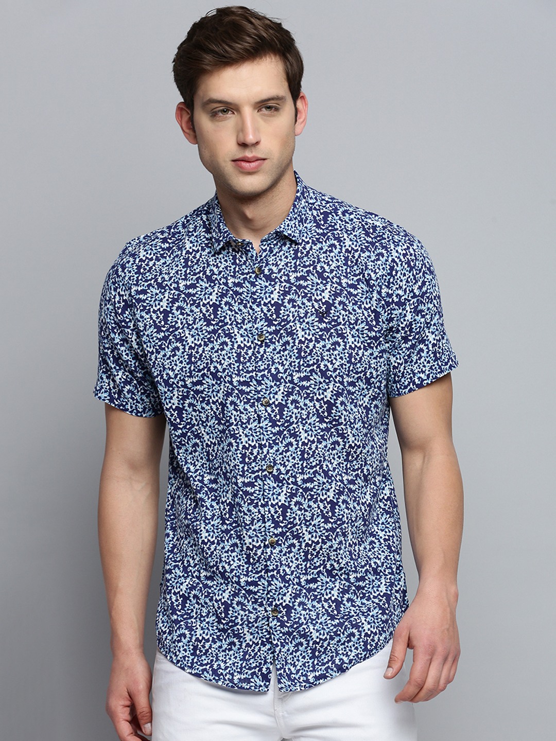 SHOWOFF Men's Spread Collar Solid Navy Blue Classic Shirt
