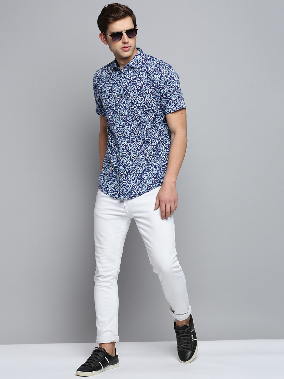 SHOWOFF Men's Spread Collar Solid Navy Blue Classic Shirt