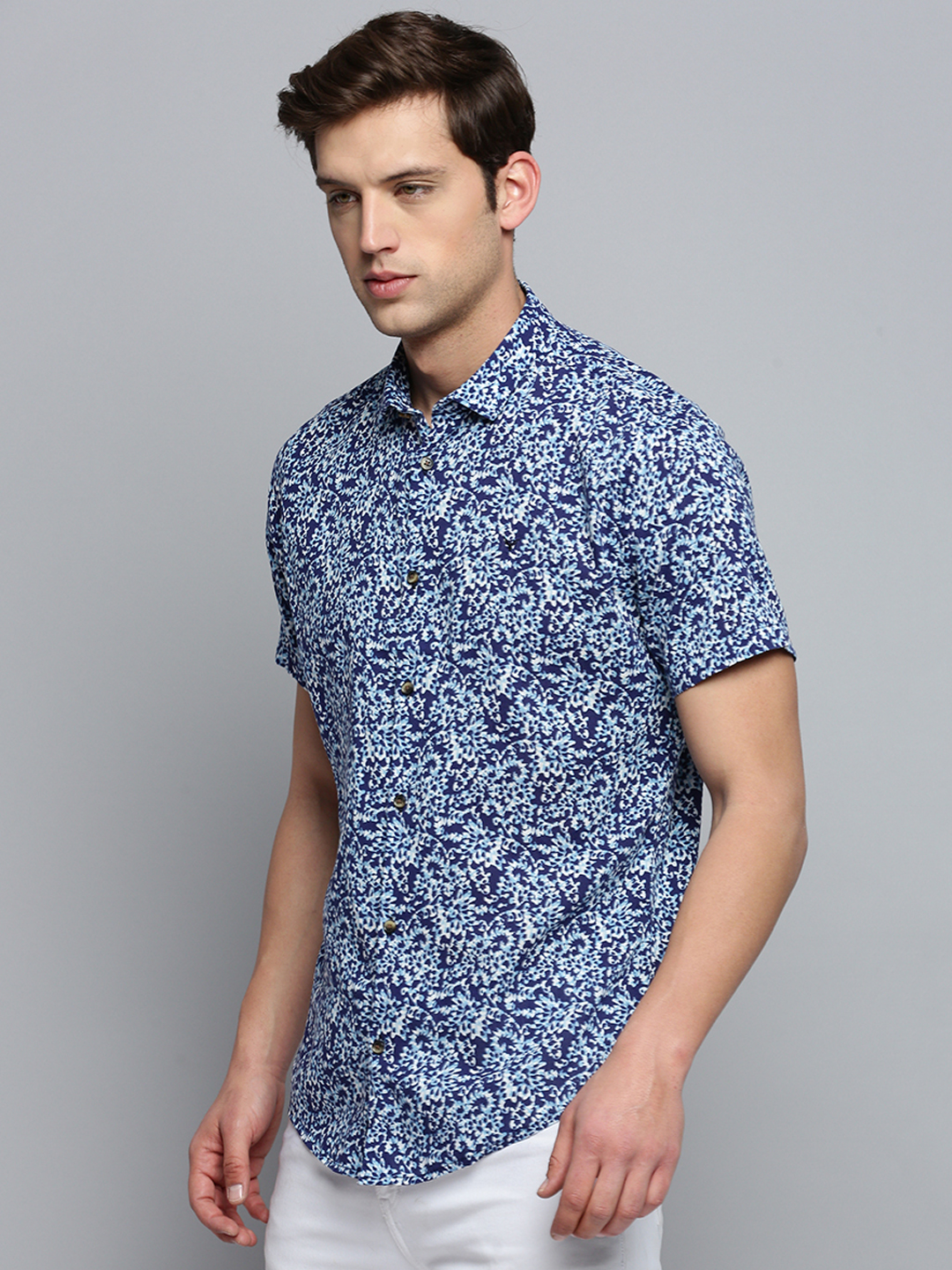 SHOWOFF Men's Spread Collar Solid Navy Blue Classic Shirt