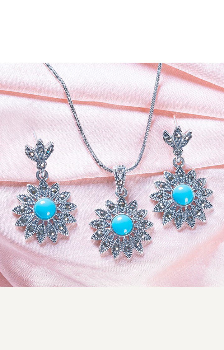 Zirconia Intertwined Paperclip Pendant Set