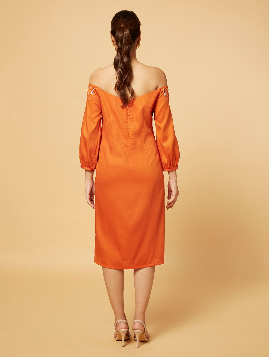 Oﬀ shoulder embroidered dress
