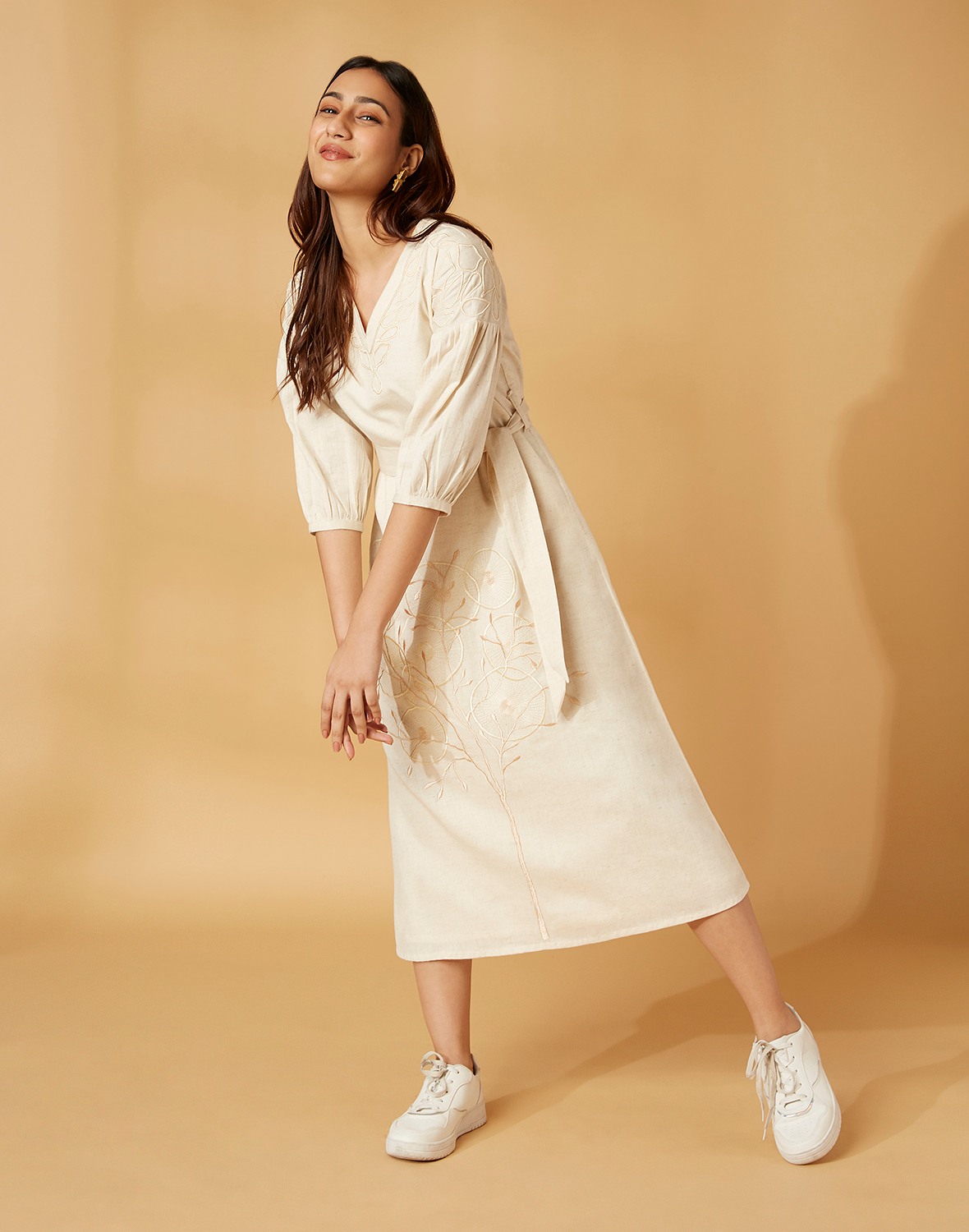 V neck dress with belt