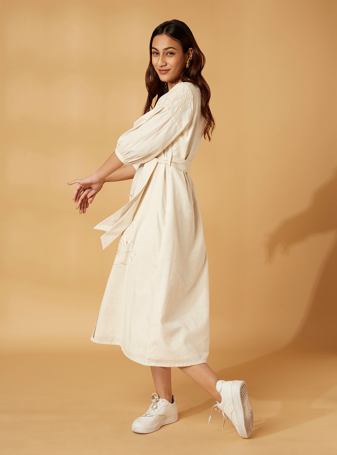 V neck dress with belt
