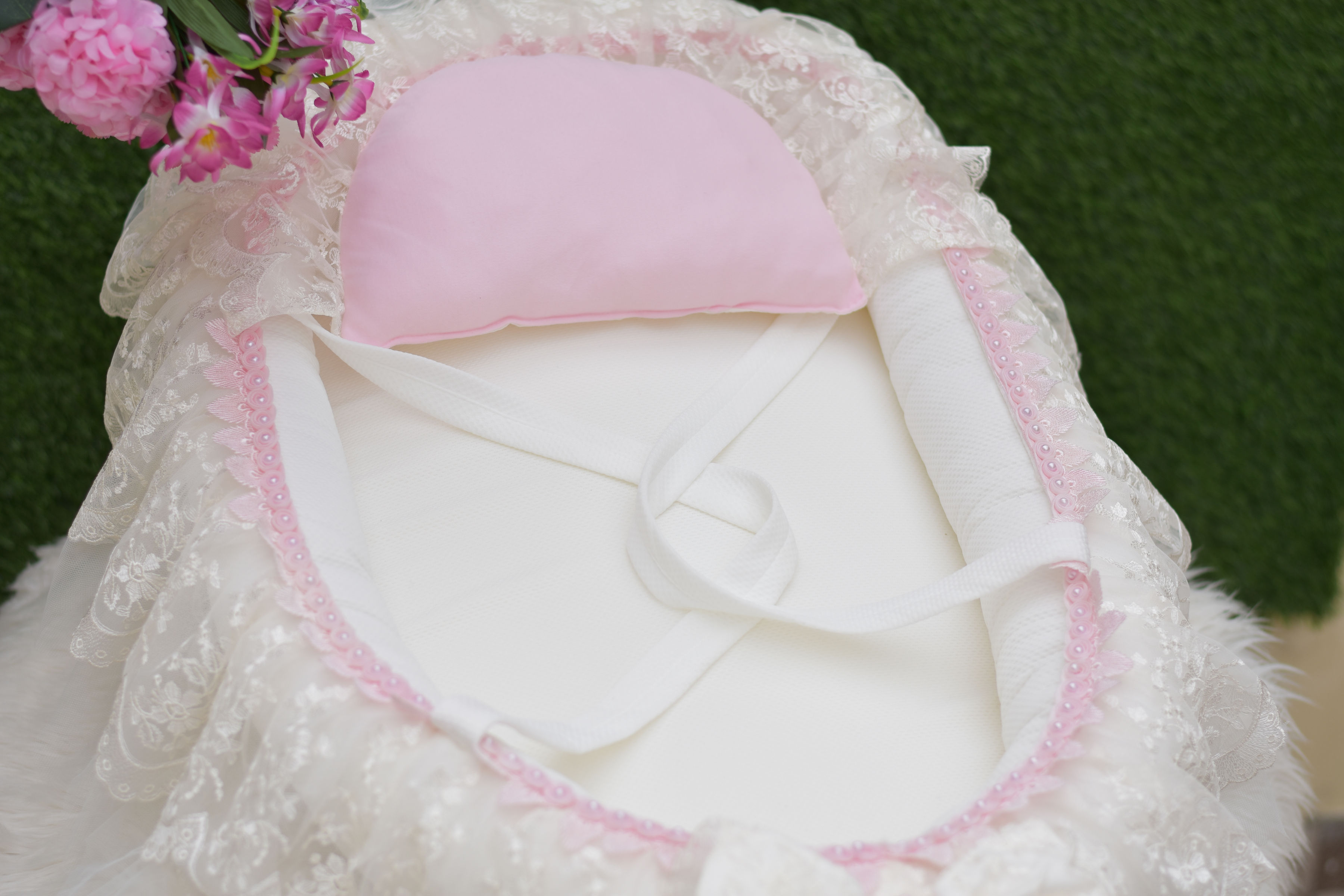 Roseate Den Classic Baby Nest