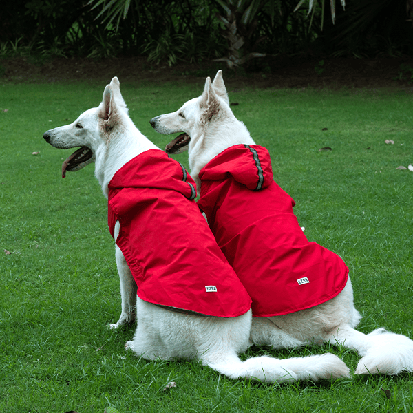 Ezra Sleeveless Raincoat - Red