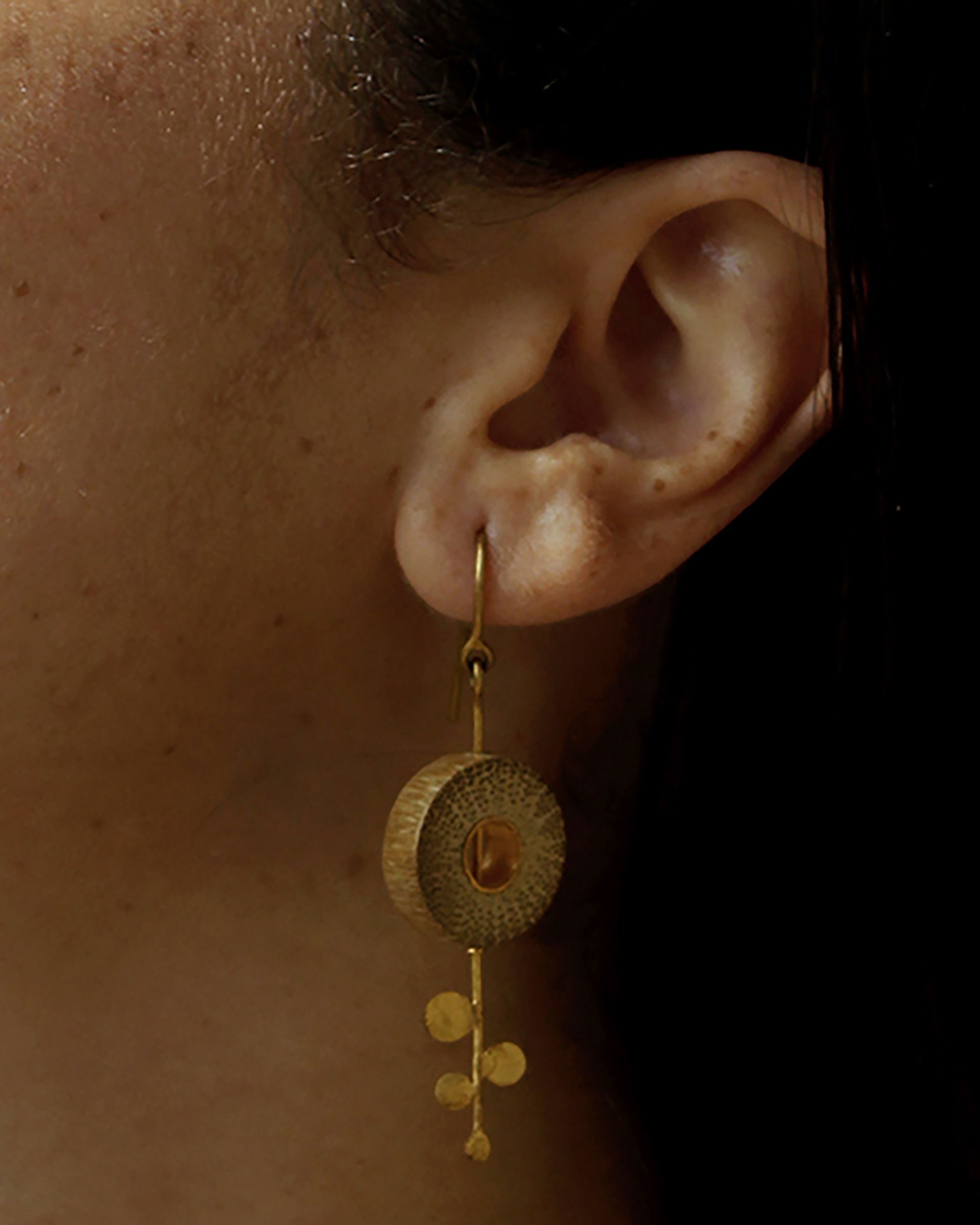 Rhea Gold Dot Rise