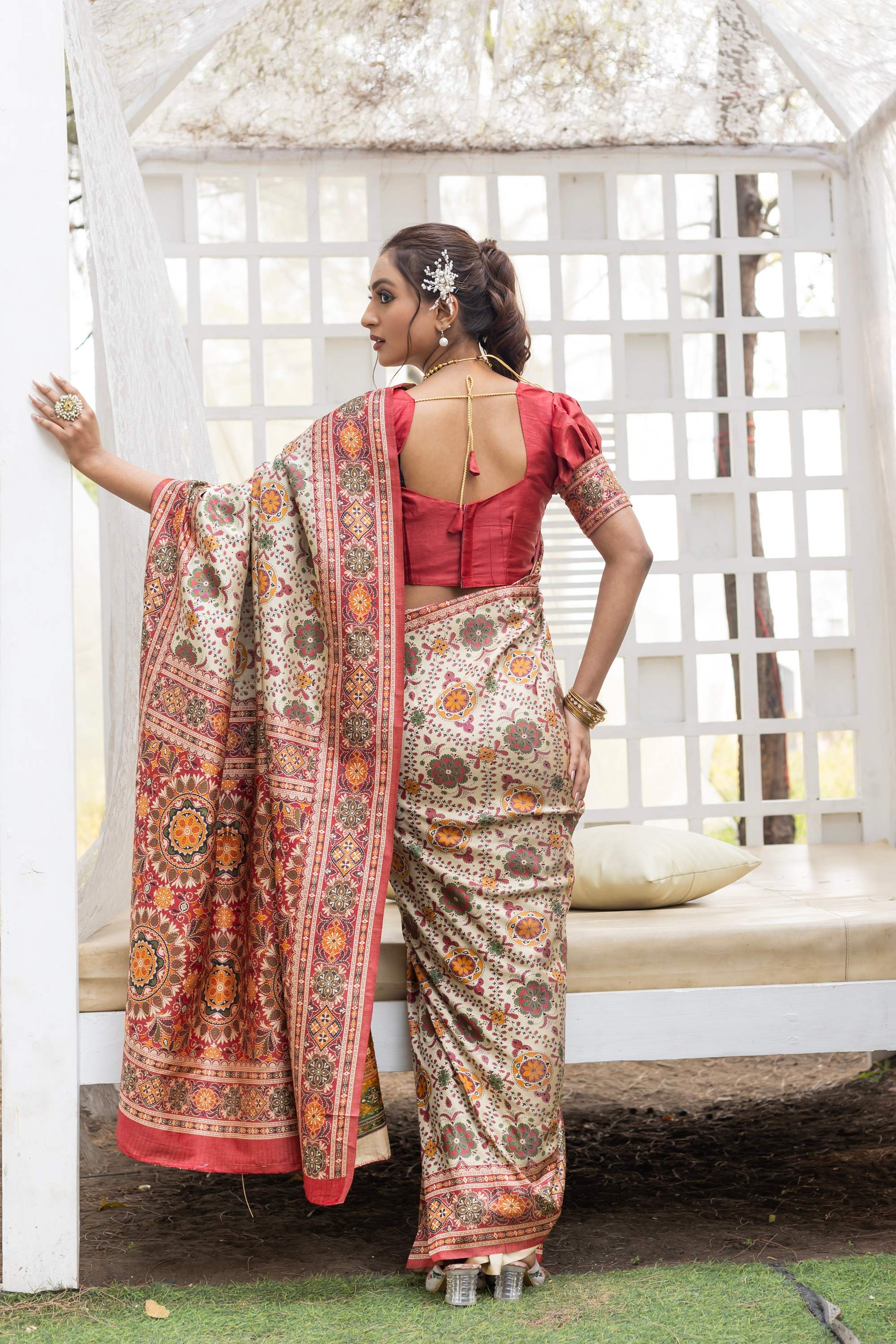Tasarika Women Cream Jacquard Saree