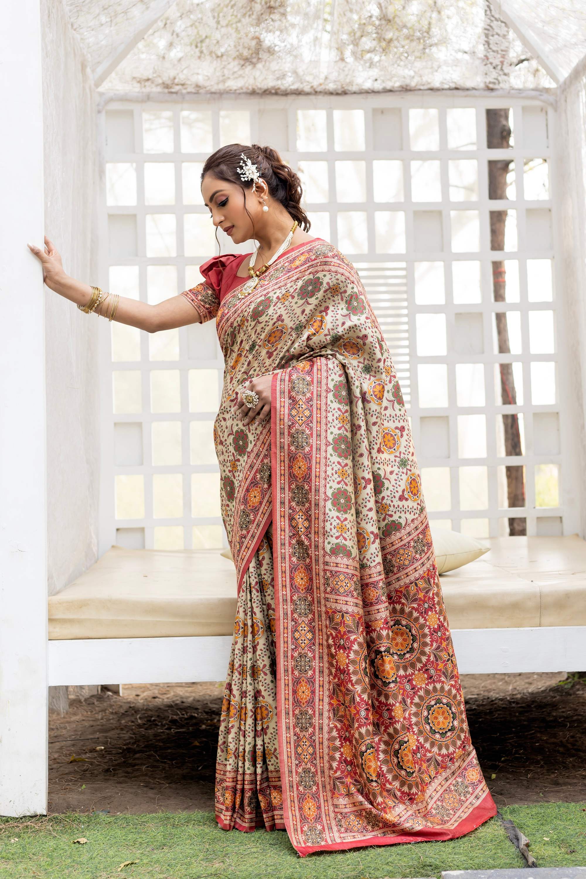 Tasarika Women Cream Jacquard Saree