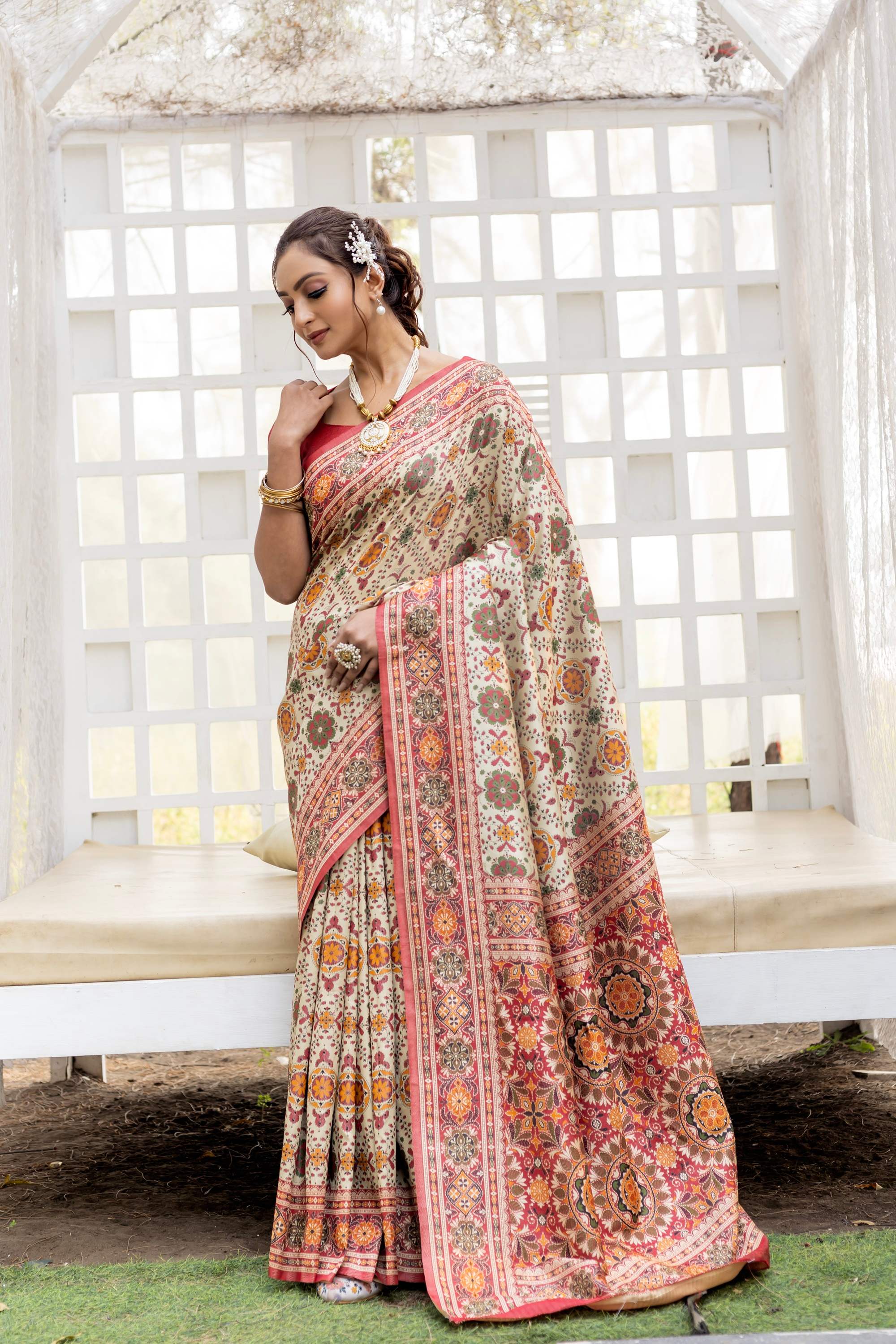 Tasarika Women Cream Jacquard Saree