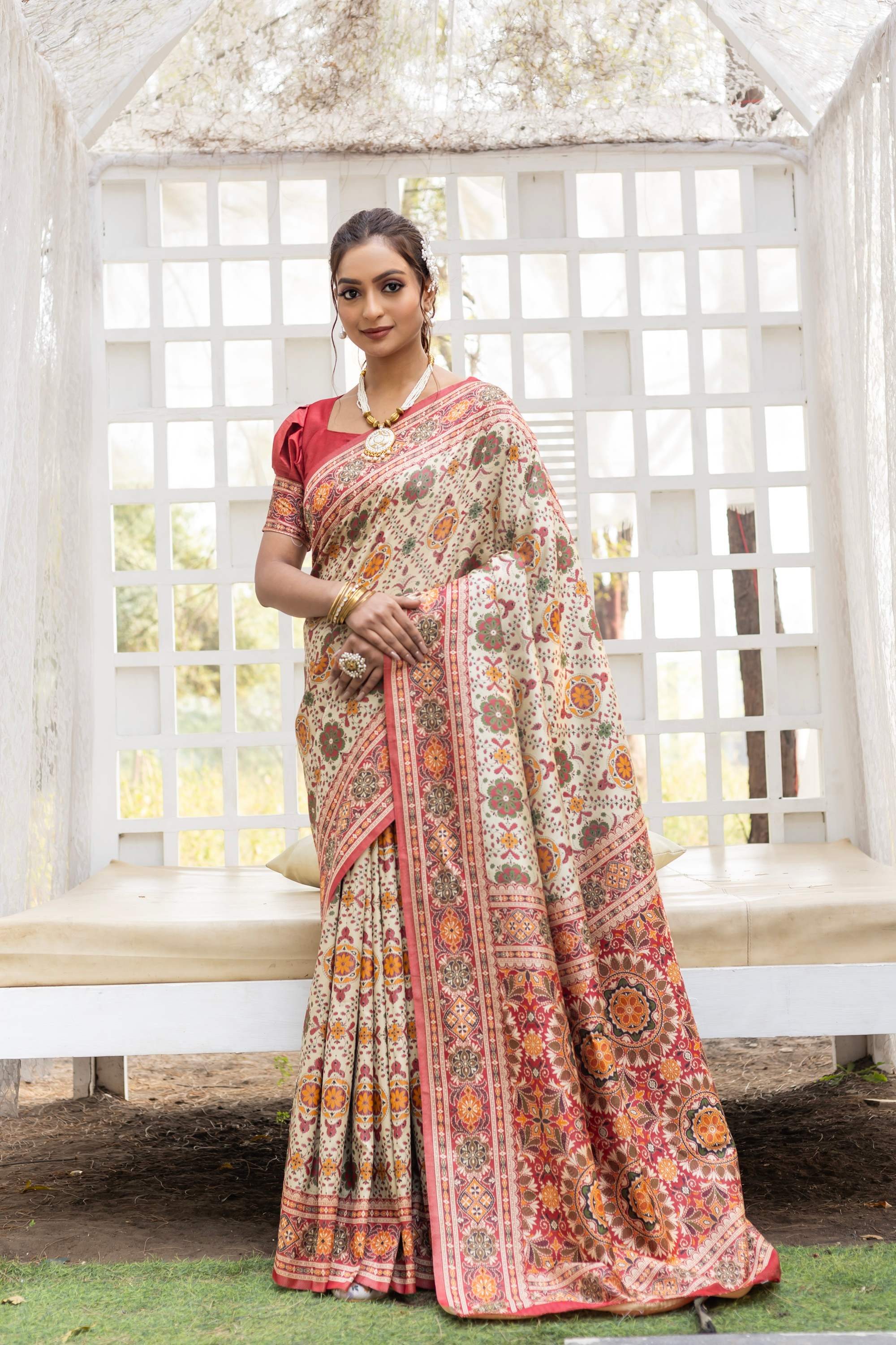 Tasarika Women Cream Jacquard Saree