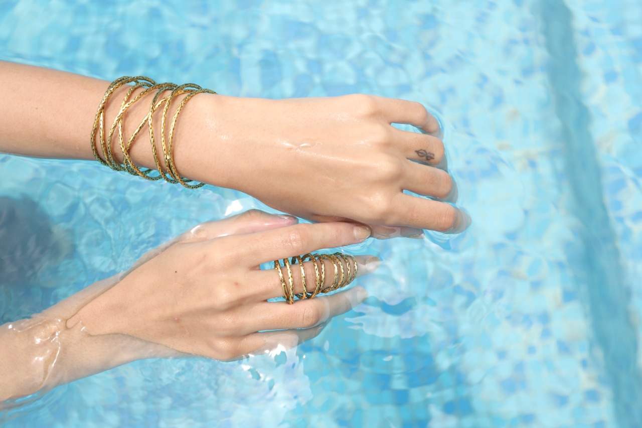 The gold mess handcuff