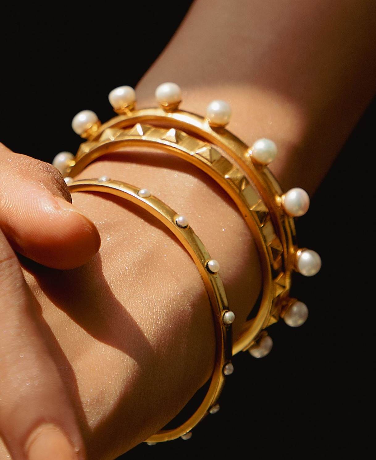 Thin pearl Bangle