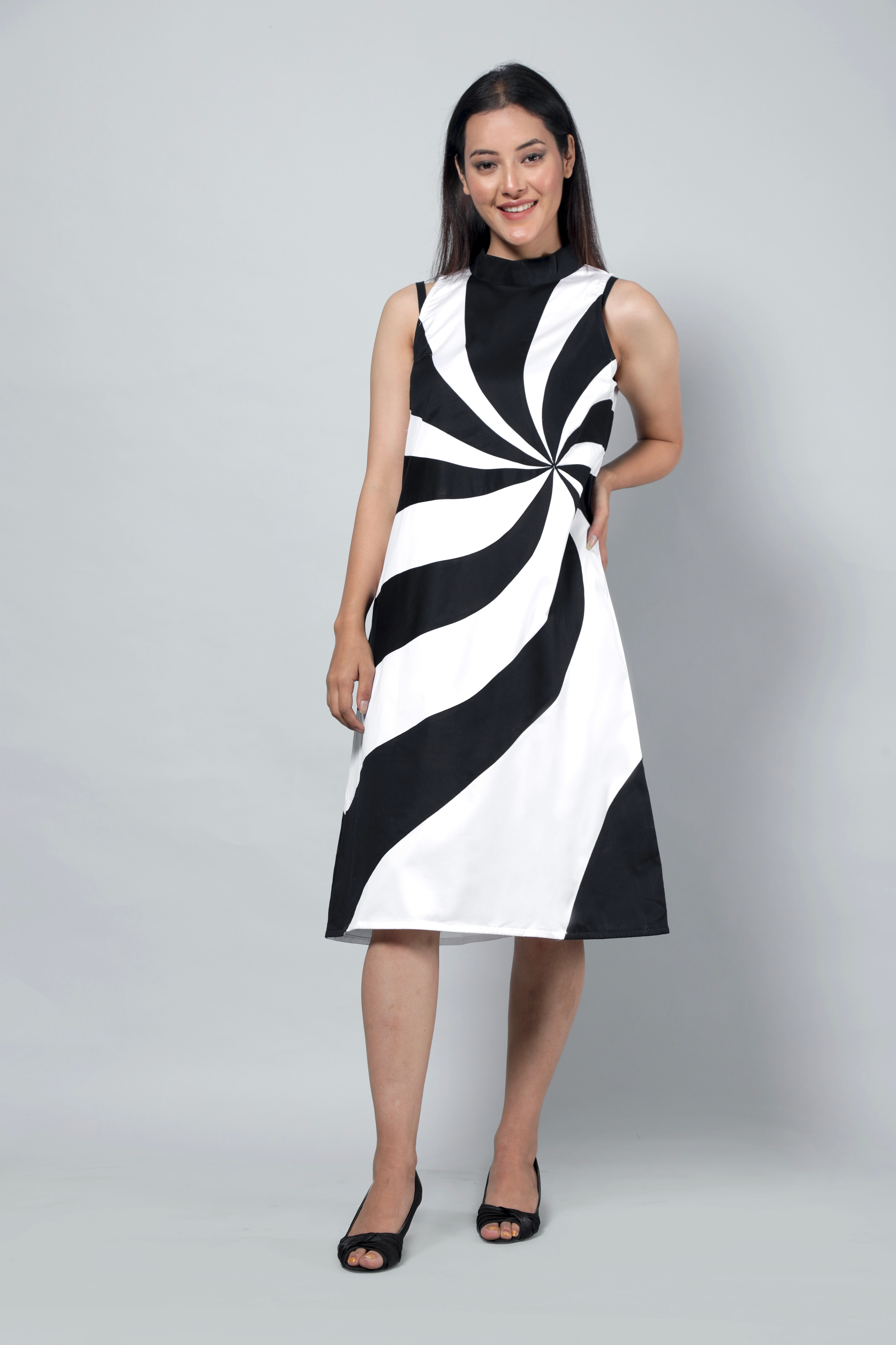 Evan Sleeveless Midi Dress (Black&White)