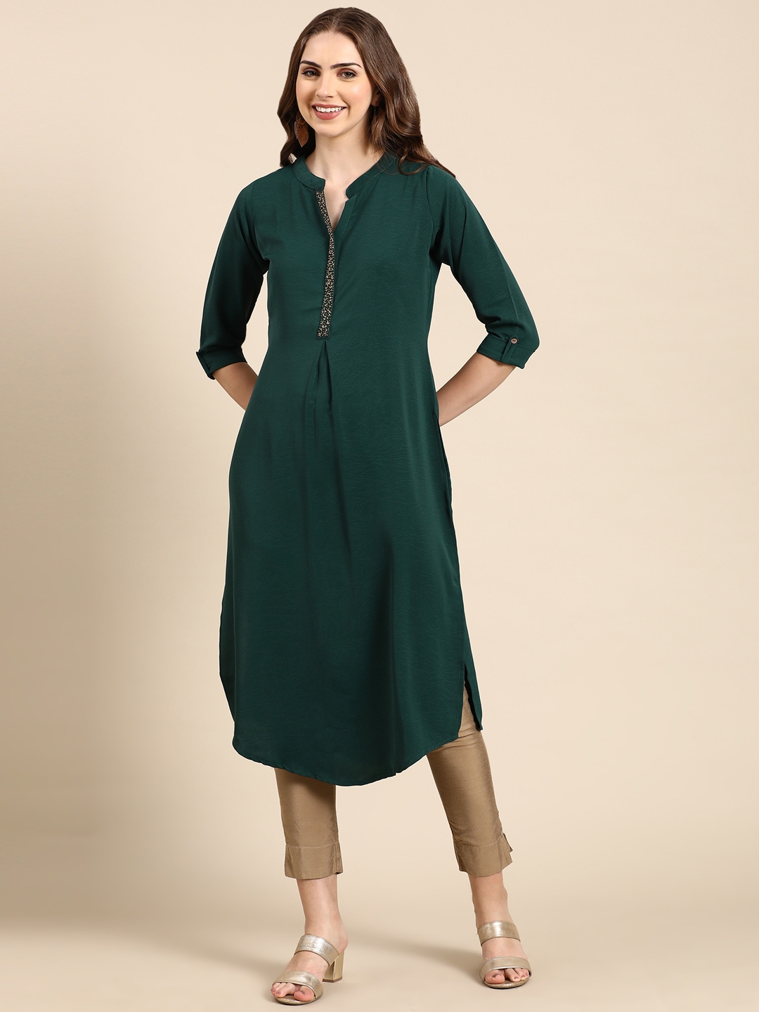 Showoff | SHOWOFF Women's Mandarin Collar Solid Green Straight Kurta 1