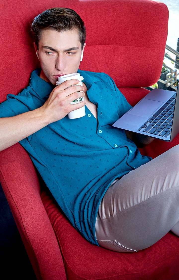 Men's Green Solid Casual Shirts