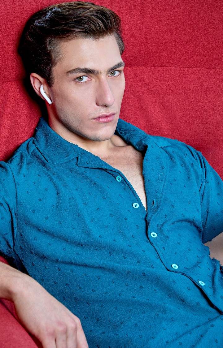Men's Green Solid Casual Shirts