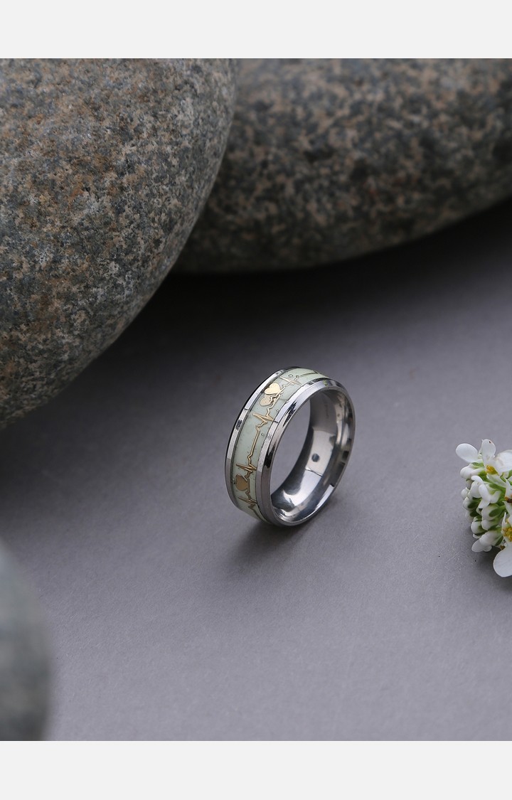SOHI Silver-Plated Designer Band Finger Ring
