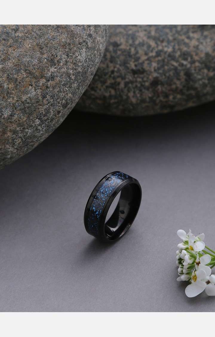 SOHI Black & Blue Textured Band Finger Ring