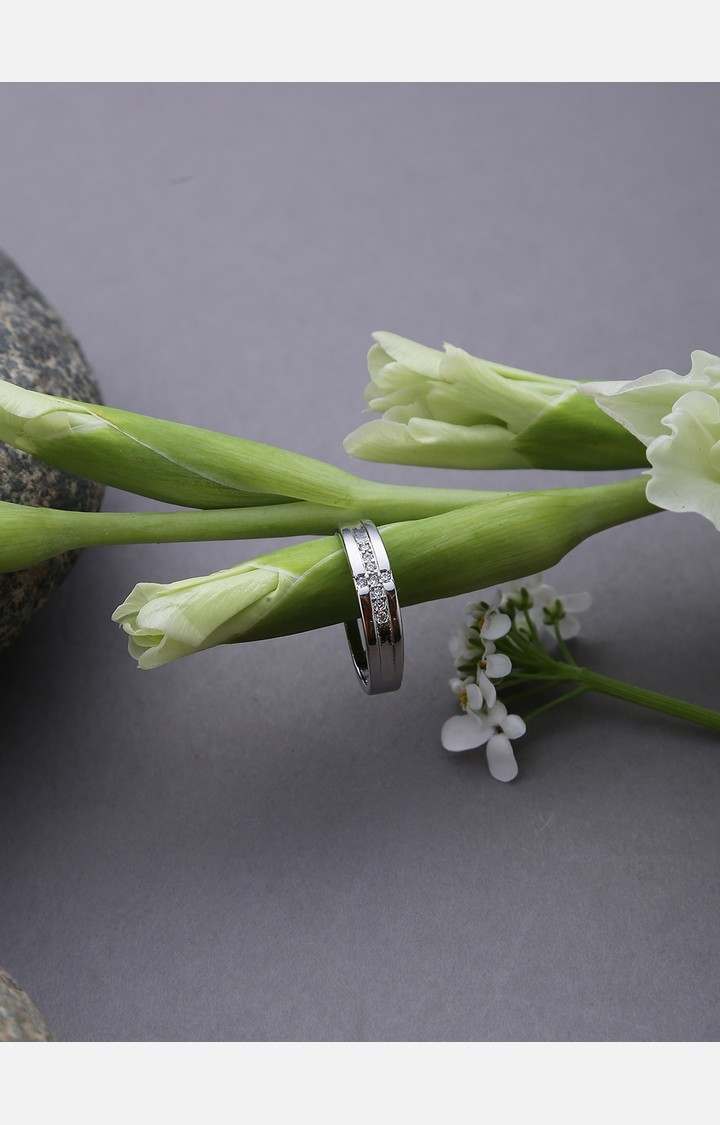 SOHI Oxidised Silver-Plated Stone-Studded Finger Band