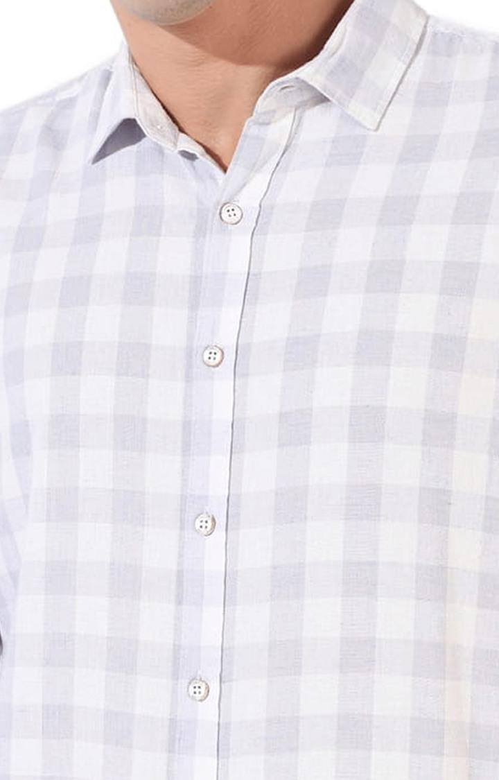 Men's White and Purple Cotton Blend Checkered Casual Shirts