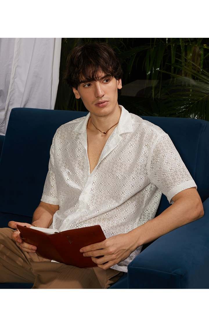 Men's White Solid Casual Shirts