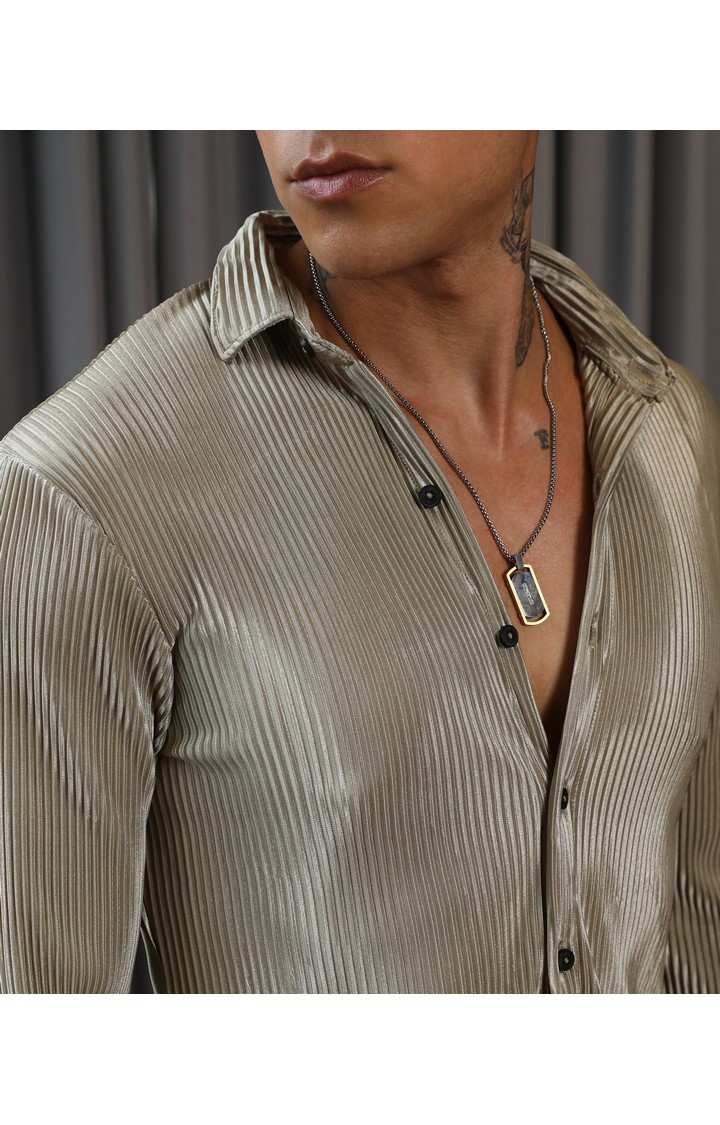 Men's Green Solid Casual Shirts