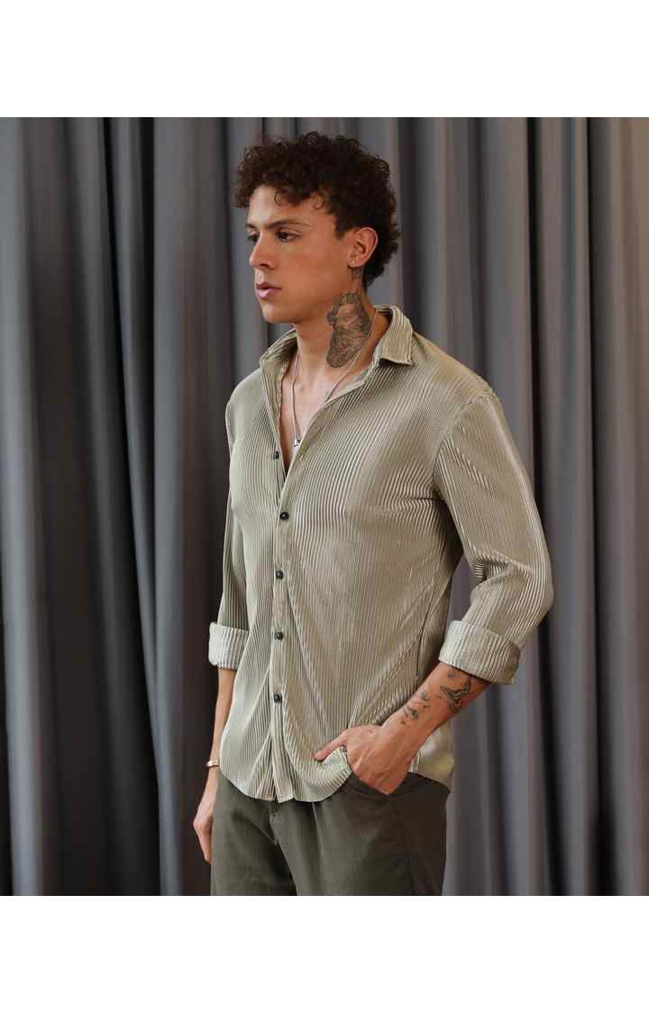 Men's Green Solid Casual Shirts