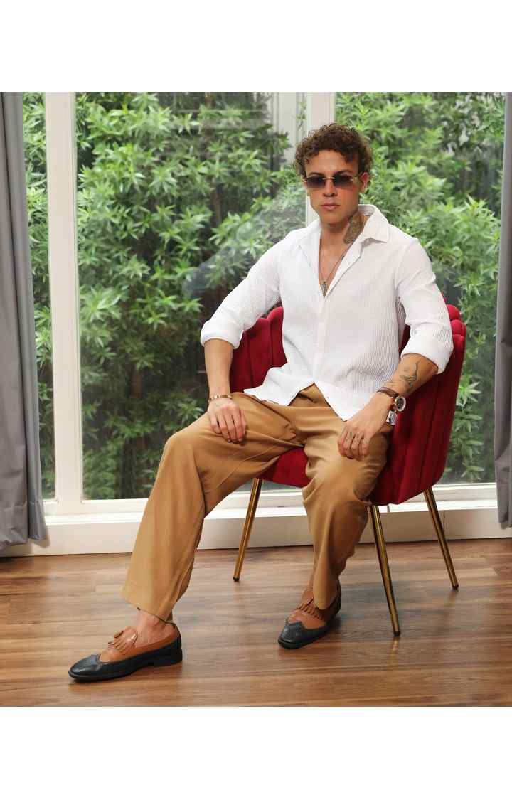 Men's White Solid Casual Shirts