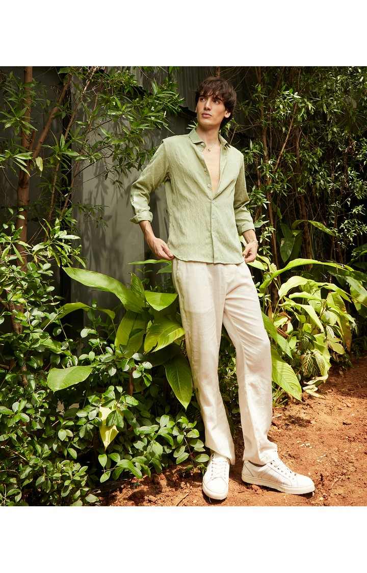 Men's Green Solid Casual Shirts