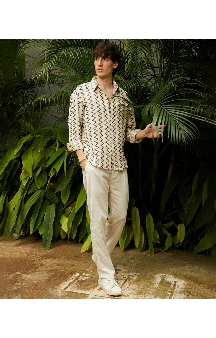 Men's White Textured Casual Shirts