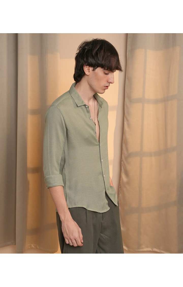 Men's Green Solid Casual Shirts