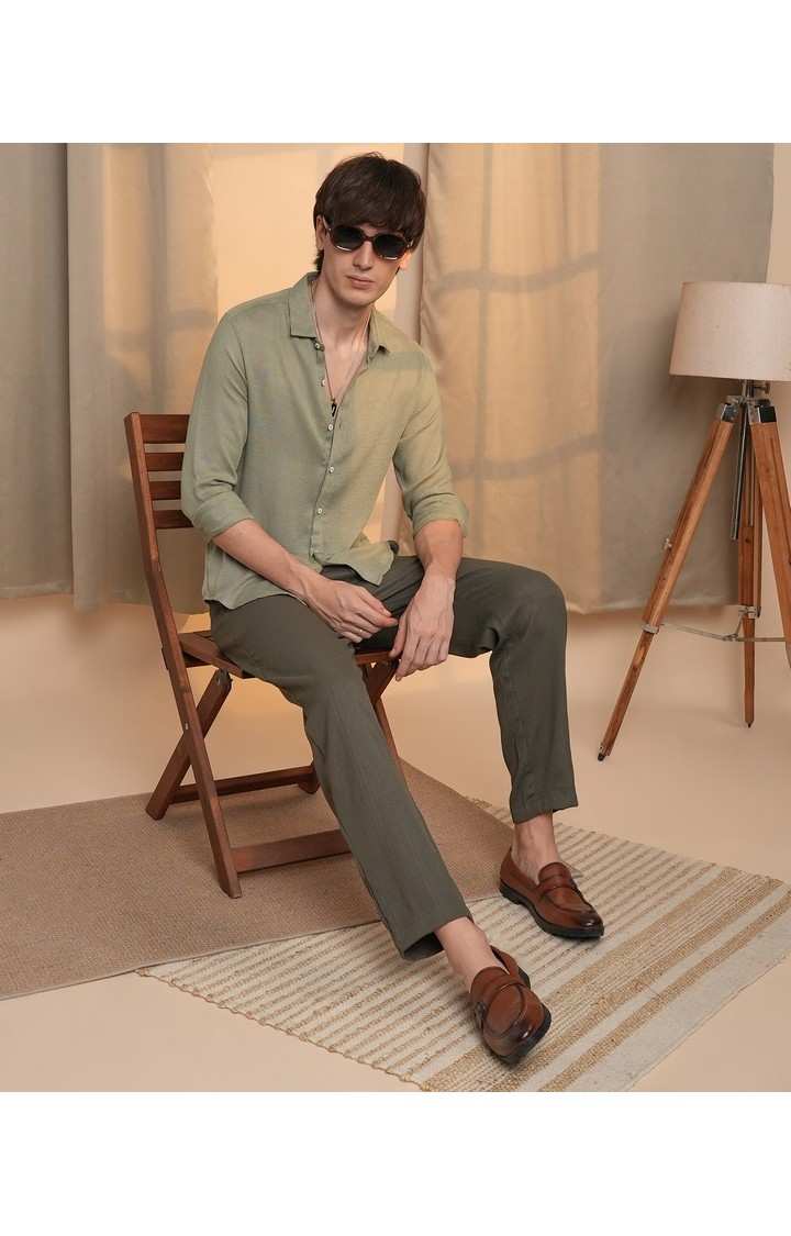 Men's Green Solid Casual Shirts