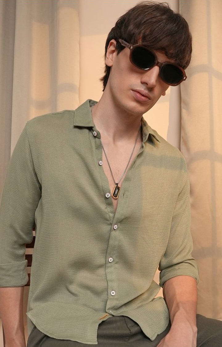 Men's Green Solid Casual Shirts