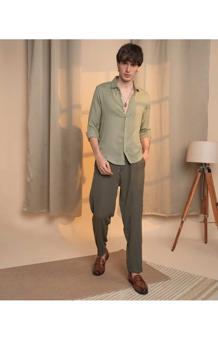Men's Green Solid Casual Shirts