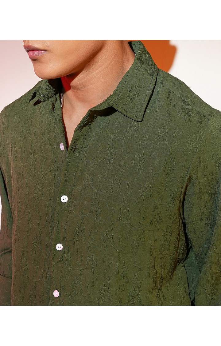 Men's Green Solid Casual Shirts