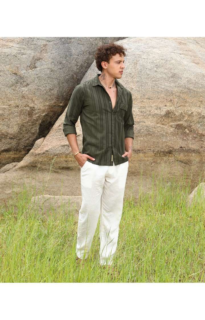 Men's Green Solid Casual Shirts