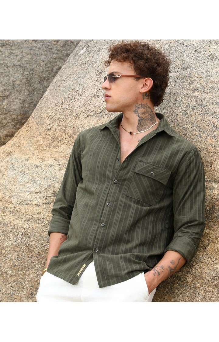 Men's Green Solid Casual Shirts