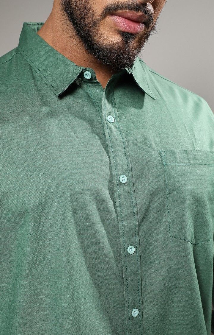 Men's Green Solid Casual Shirts
