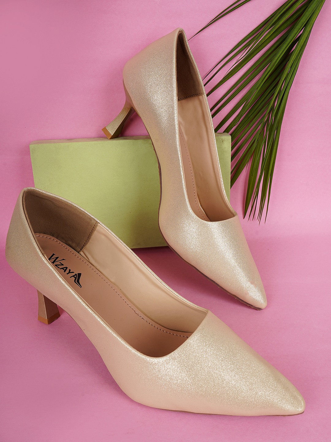Pointed backstrap Pumps