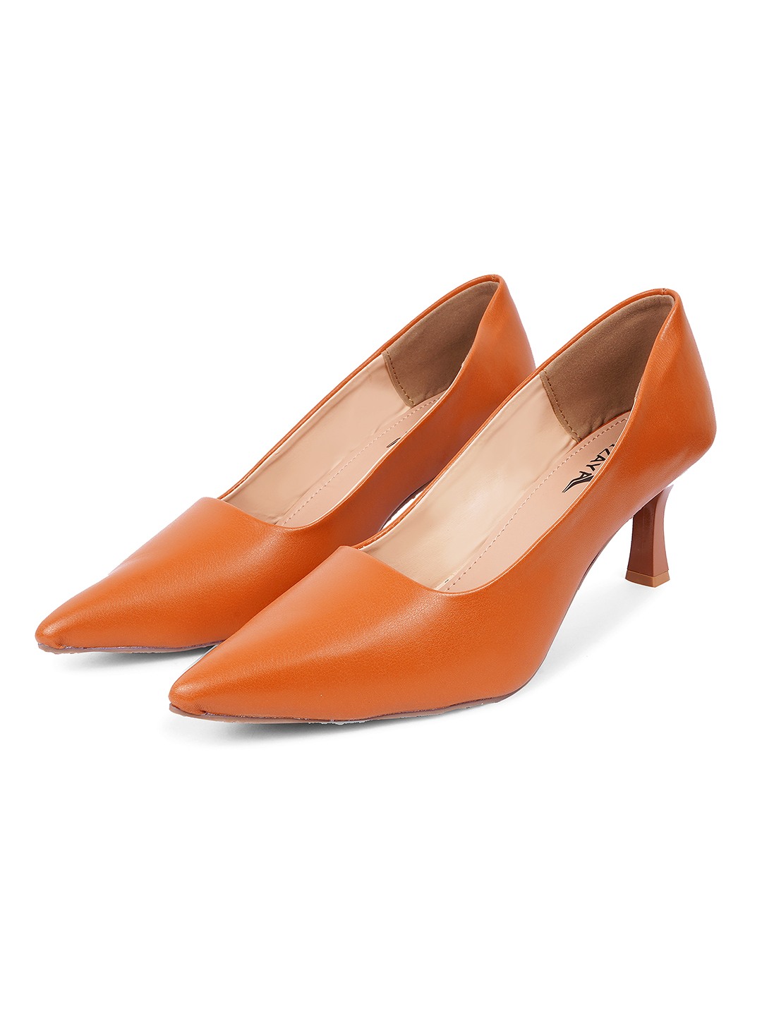 Pointed backstrap Pumps